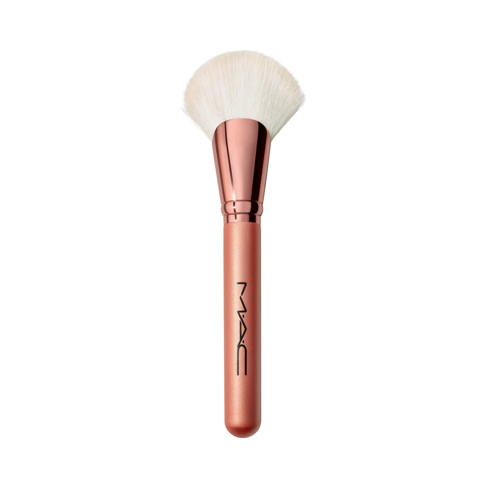143S Bronzer Fan Brush – MAC v:2130995 143S Bronzer Fan Brush – MAC v:2130995